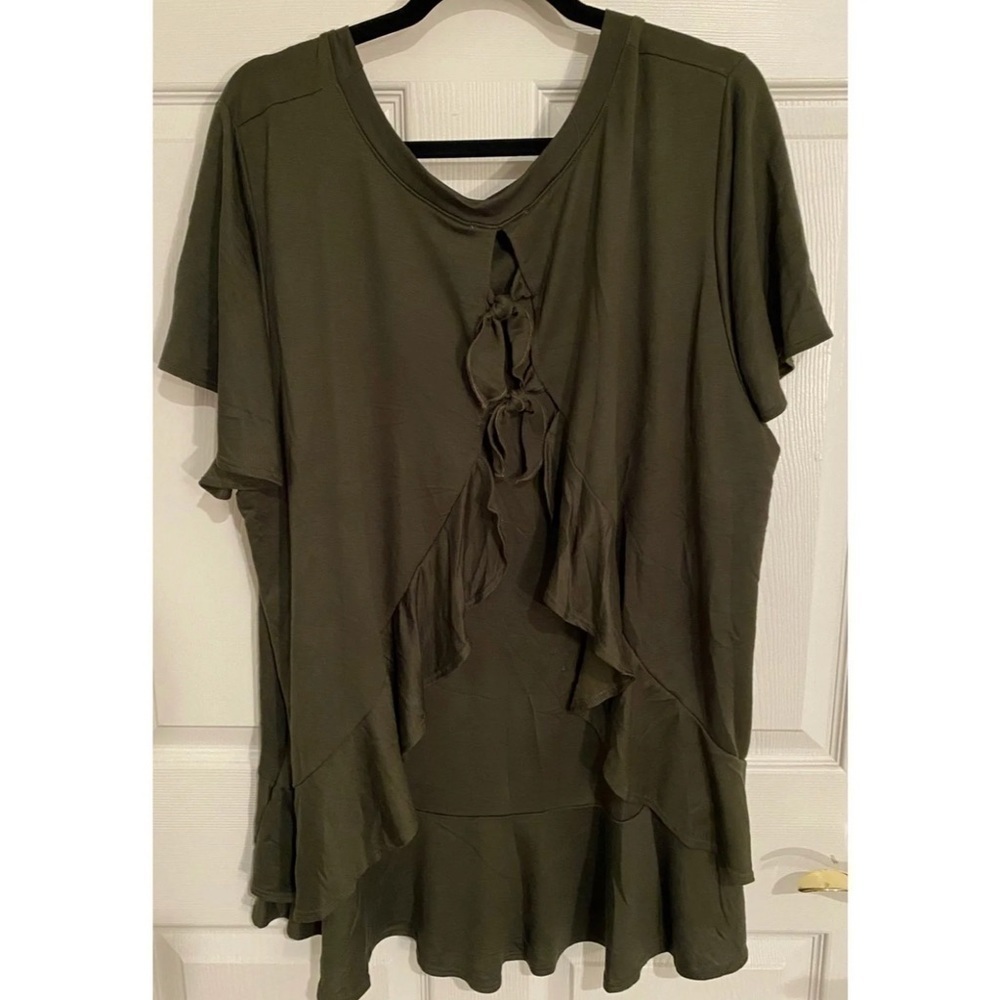 Plus Size Top​​​​​​​​​​​ - Picture 2 of 4